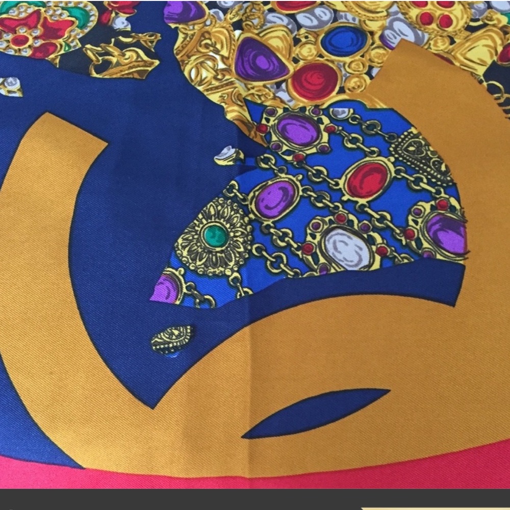 Chanel Rare MultiColor Gripoix 💯 % silk Jewel Charm Scarf. - Picture 3 of 6